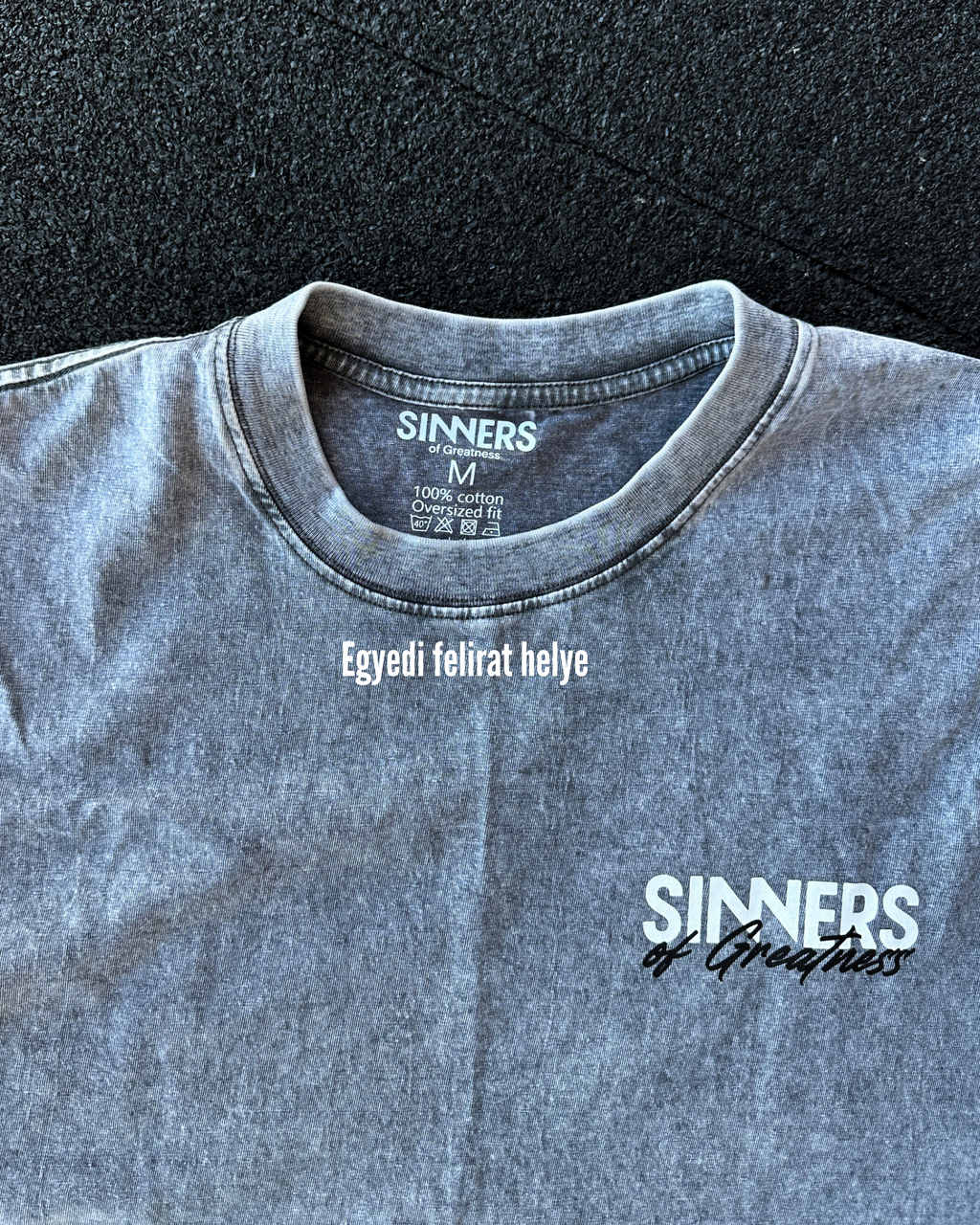 Unbeatable tank top SINNERS – viselés közben