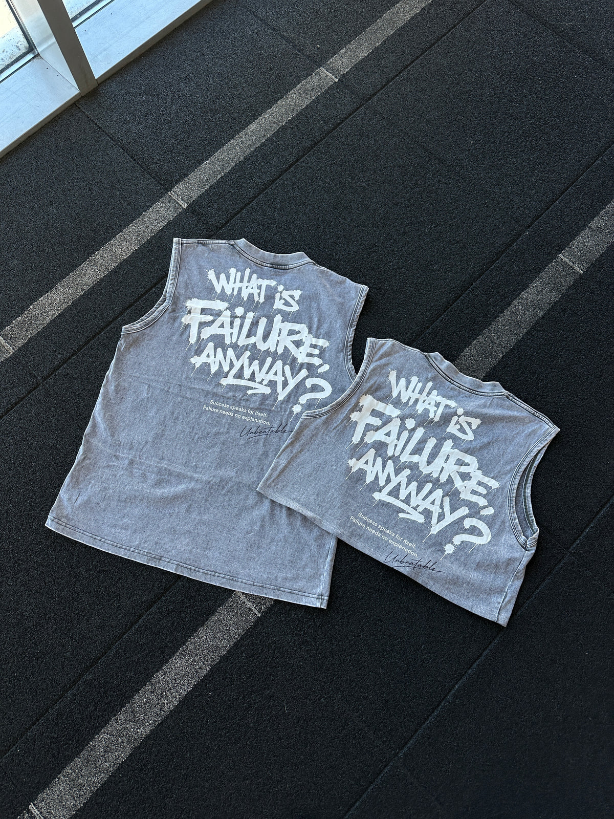 Unbeatable tank top SINNERS – közeli felvétel a nyomott mintáról